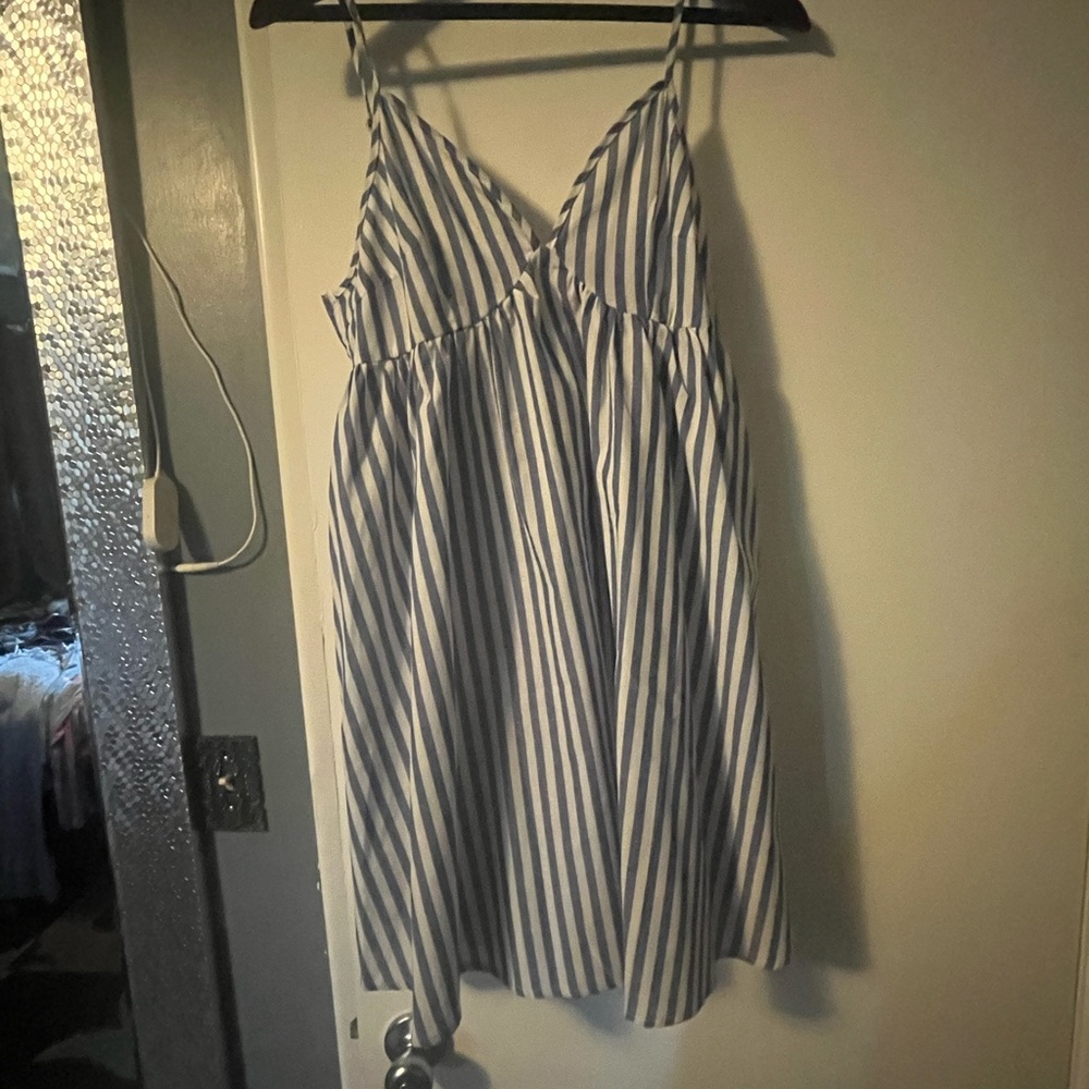 Lightweight maternity dress